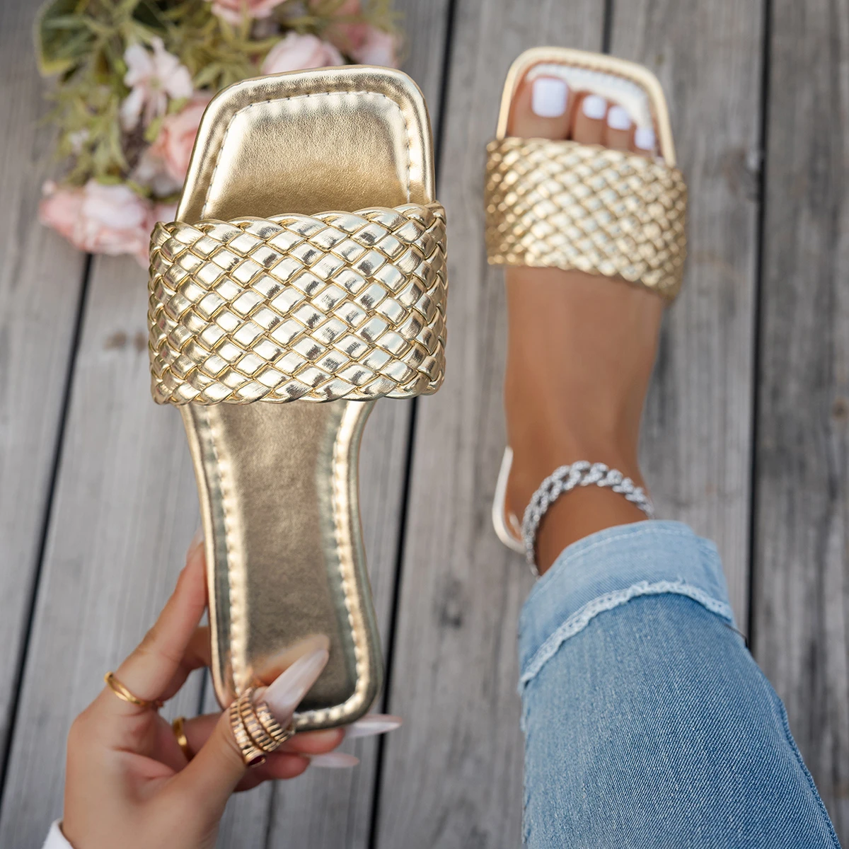 

Women Slippers 2025 New One-Row Weave Slippers Lightweight Outside Wear Sandals Fashion Casual Beach Shoes Designer Slides Wome