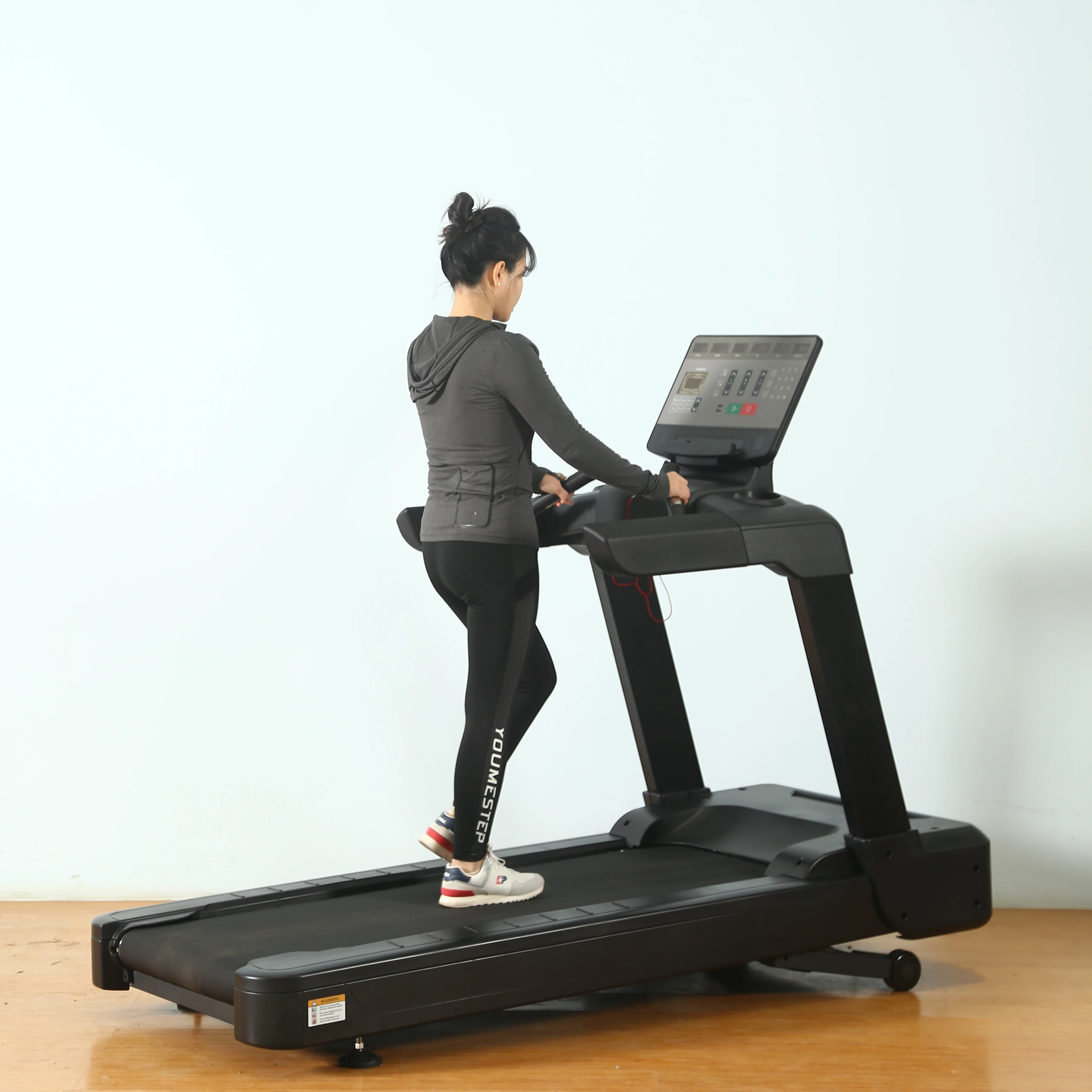 

2024 New Hot Selling Treadmills Gym Aerobic Electric Treadmill Fitness Equipment Commercial Treadmill