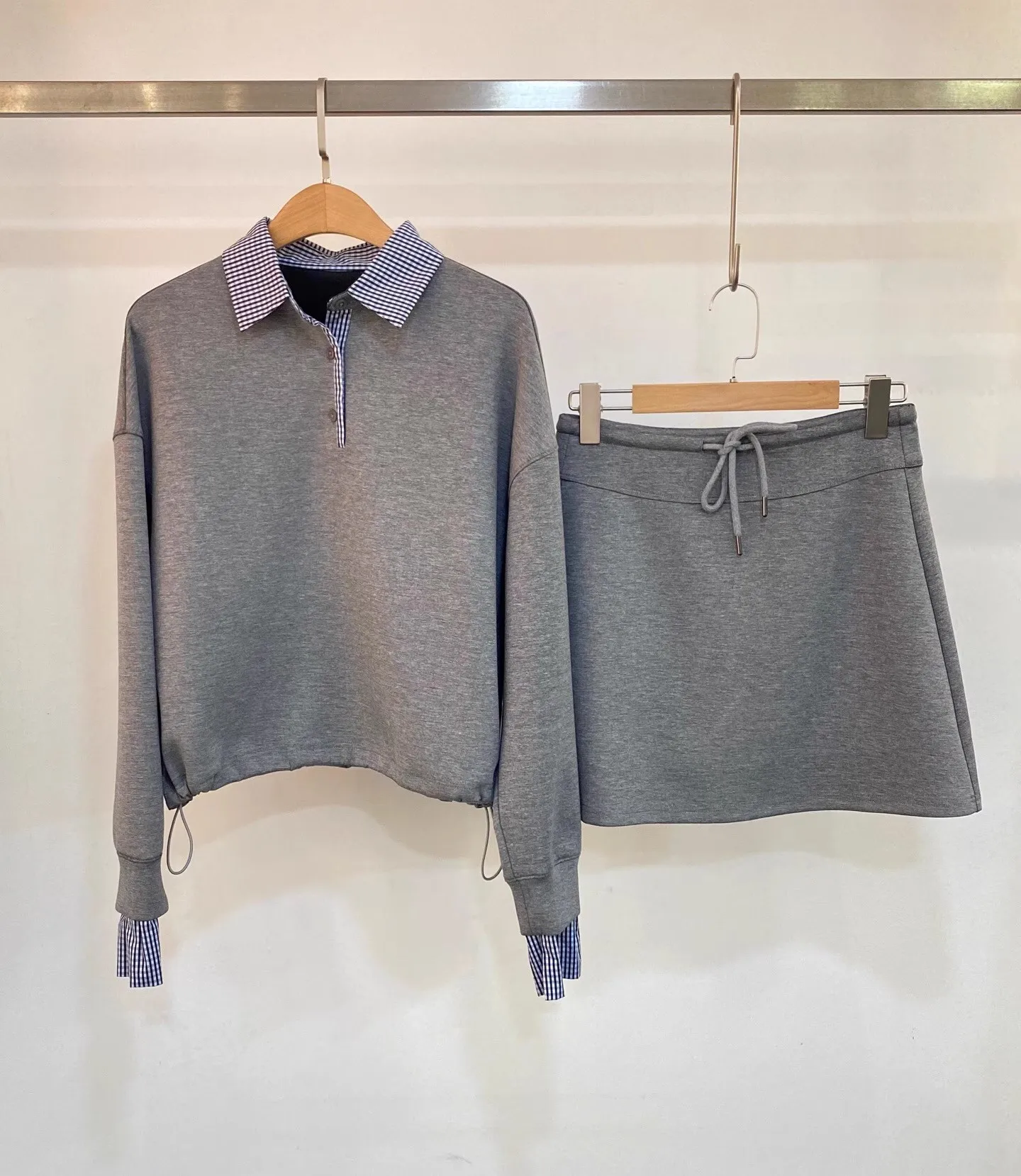 

Высококачественные новые костюмы с юбкой, осень 2021, женские винтажные клетчатые лоскутные толстовки с отложным воротником и принтом + мини-юбки, комплекты