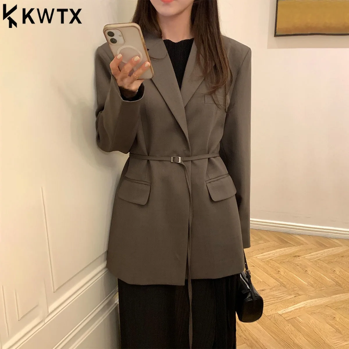 

KWTX 2025 Новый женский повседневный однотонный пиджак с поясом и лацканами, винтажный элегантный минималистичный комфортный пиджак премиум-класса с индивидуальной талией