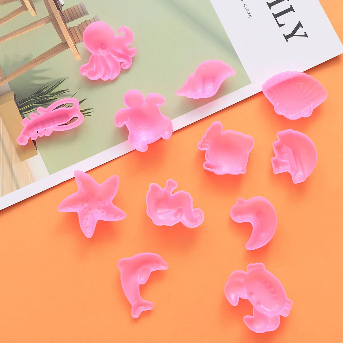 

12pcs Molds Ocean Creatures Shapes Play Kit Beach Tray Toys Play Sand Kit Set Sand Tray Activities Molds Set