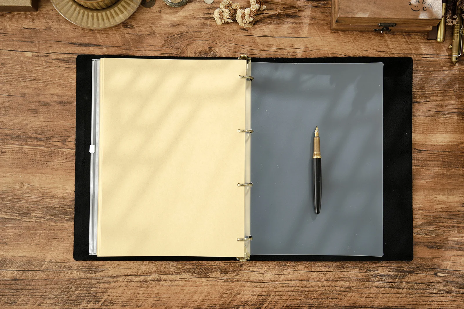 AIGUONIU Ringplaner aus echtem Leder im A4-Format mit 4-Loch-Binder, Retro-Notizbuch, vertikale Version, neutraler Notizblock, Skizzenbuch – Detail 19