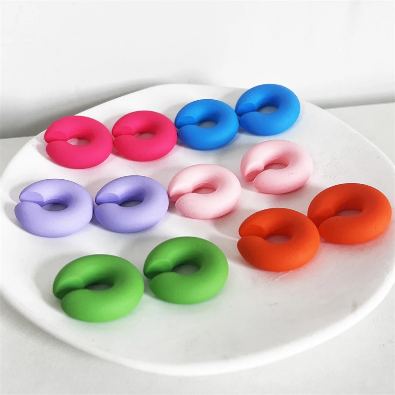 1 Paar einfache runde Kreis-Clip-Ohrringe für Frauen, C-Form, Acryl, Rot, Blau, Schwarz, Rosa, kein durchbohrter Knorpel, leichte Ohrmanschette – Detail 3