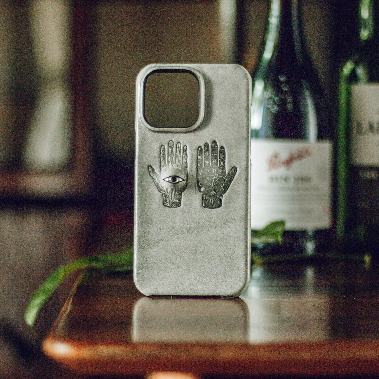 

Чехол для телефона «Глаз дьявола» из воловьей кожи ручной работы для iPhone 16 16 Pro Max 16 Plus 15pro 14 13 12 Pro Max с креативной тисненой резьбой по коже