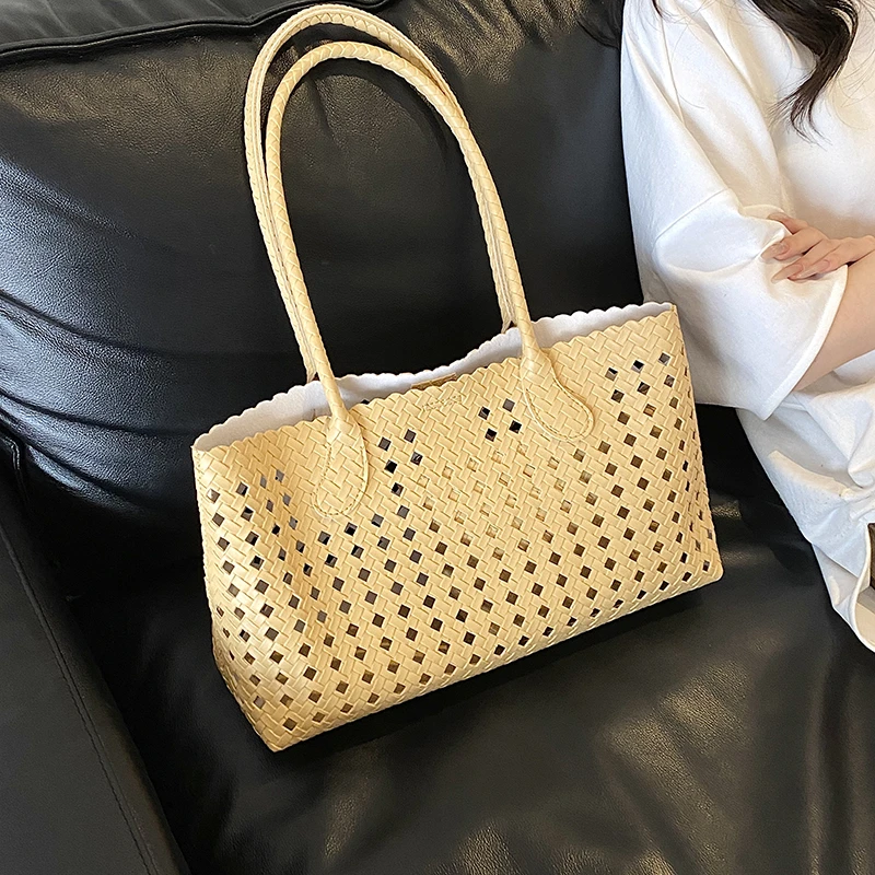

Summer New PU Leather Hollow Out Handbag Women Beach Tote Bags Square Single Shoulder Bag with Inner Bag for Traveling Shopping