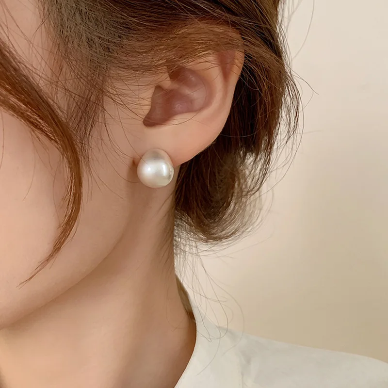 

Gold plated Matte Metal Earrings For Women New Retro Personality Silver Plated Stud Earrings Female Valentine Day Gift