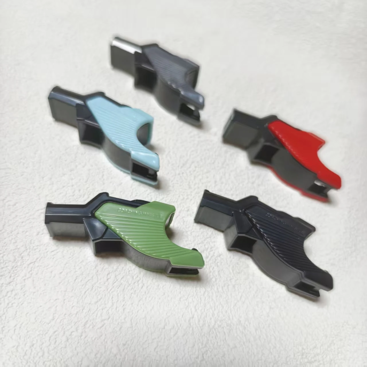 20 قطعة من صفارة حكم دولفين الجديدة بصوت عالٍ وسهلة النفخ بألوان غنية