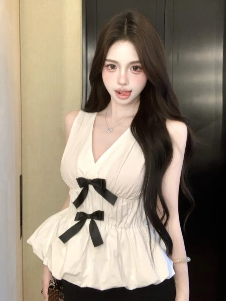 

Black Knot Flower Bud Top Women's Summer Sexy V-neck Sleeveless Vest Hot Girl Skirt Half-length Korean Style