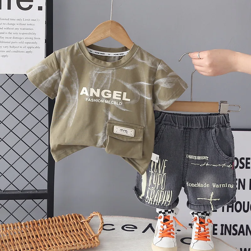 طفل الزي 2026 صيف جديد الكورية طفل الفتيان عادية إلكتروني طباعة جيب قصيرة الأكمام تي شيرت بلوزات والسراويل قطعتين مجموعة