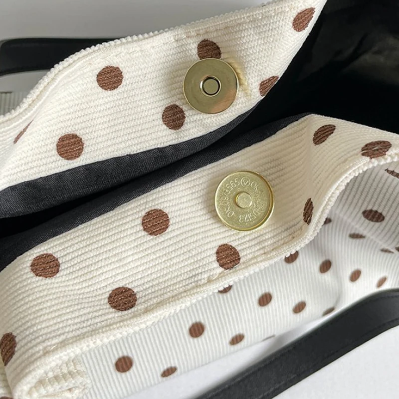 Canvas-Umhängetasche mit Polka-Dot-Print, Damen-Shopper mit großer Kapazität, koreanische Nischen-Handtasche mit vielseitiger Magnetschnalle – Detail 5