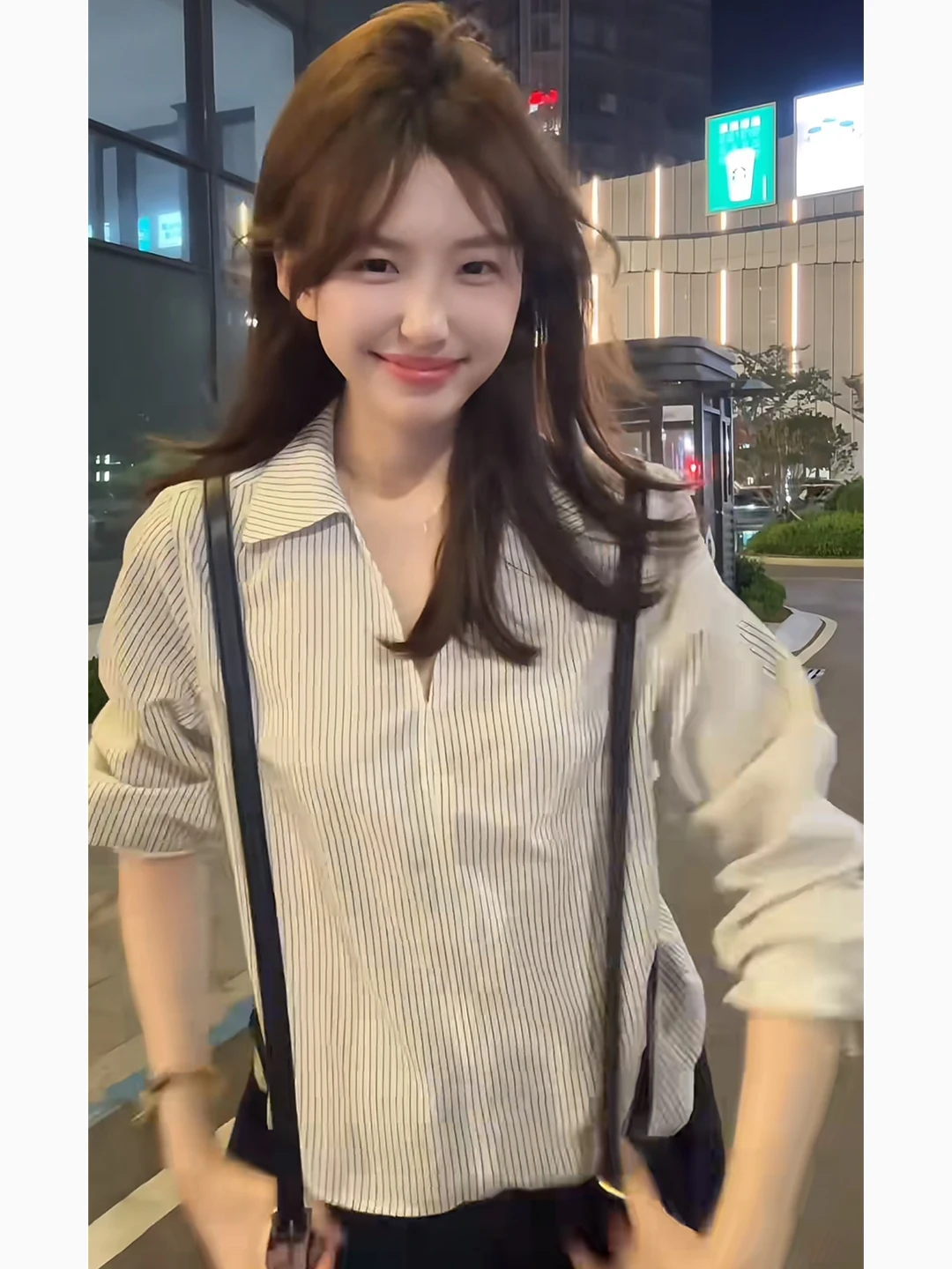 

Sweet And Spicy Sle V-Ne Zipper Stripe irt Thin Outerwear Women Loose Slimming oulder-Balancing Blouse Autumn Faion