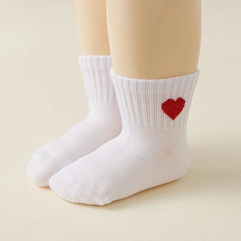 عبوة من 10 جوارب قصيرة للأطفال بأنماط قلب بألوان متنوعة