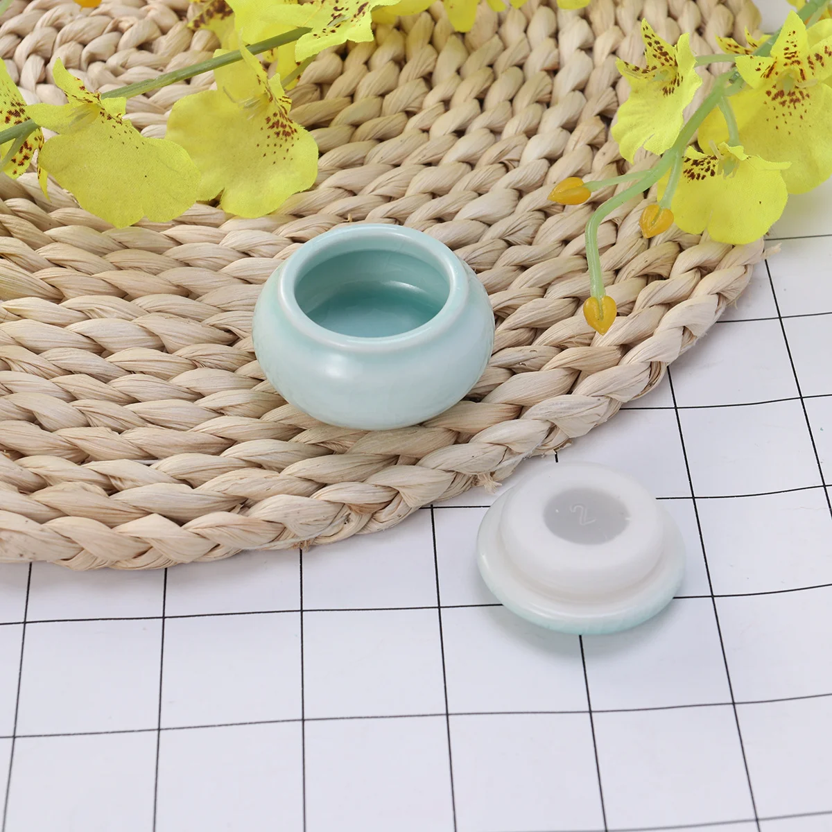 

Mini Ceramics Storage Bottle Blue 4.6x2.7x3.5cm Portable Travel Makeup Cream Rouge Sealed Bottle Storage Can for Tea Leaf Coffee