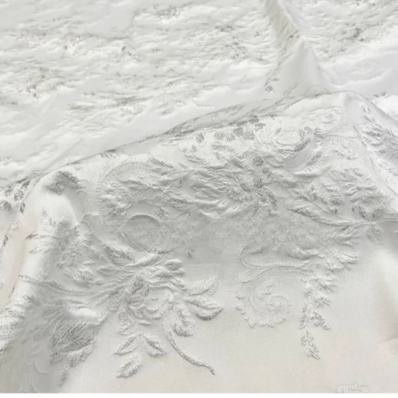 Tissu en brocart blanc, tissus Jacquard floraux en relief 3D, fil doré, matériel de Blazer teint en fil pour femmes, mode de haute qualité