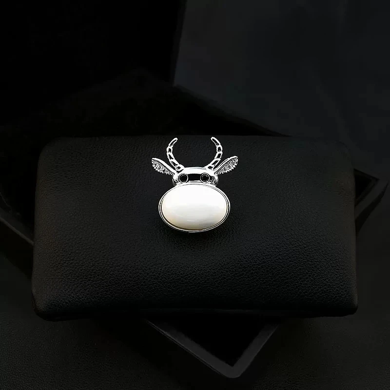 Magnetic Cow Rhinestone Brooch for Women Men Seamless Collar Lapel Pin Suit Clothing Decor Elegant All-Match Gift Jewelry 3587