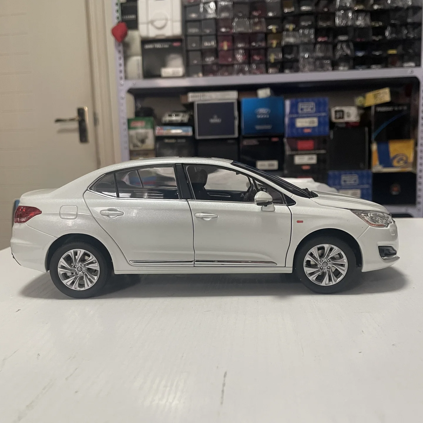 مقياس 1:18 دييكاست سبيكة بيضاء سيتروين C4L 2013-2015 ألعاب سيارات نموذج كلاسيكيات الحنين الكبار هدايا تذكارية عرض ثابت #6