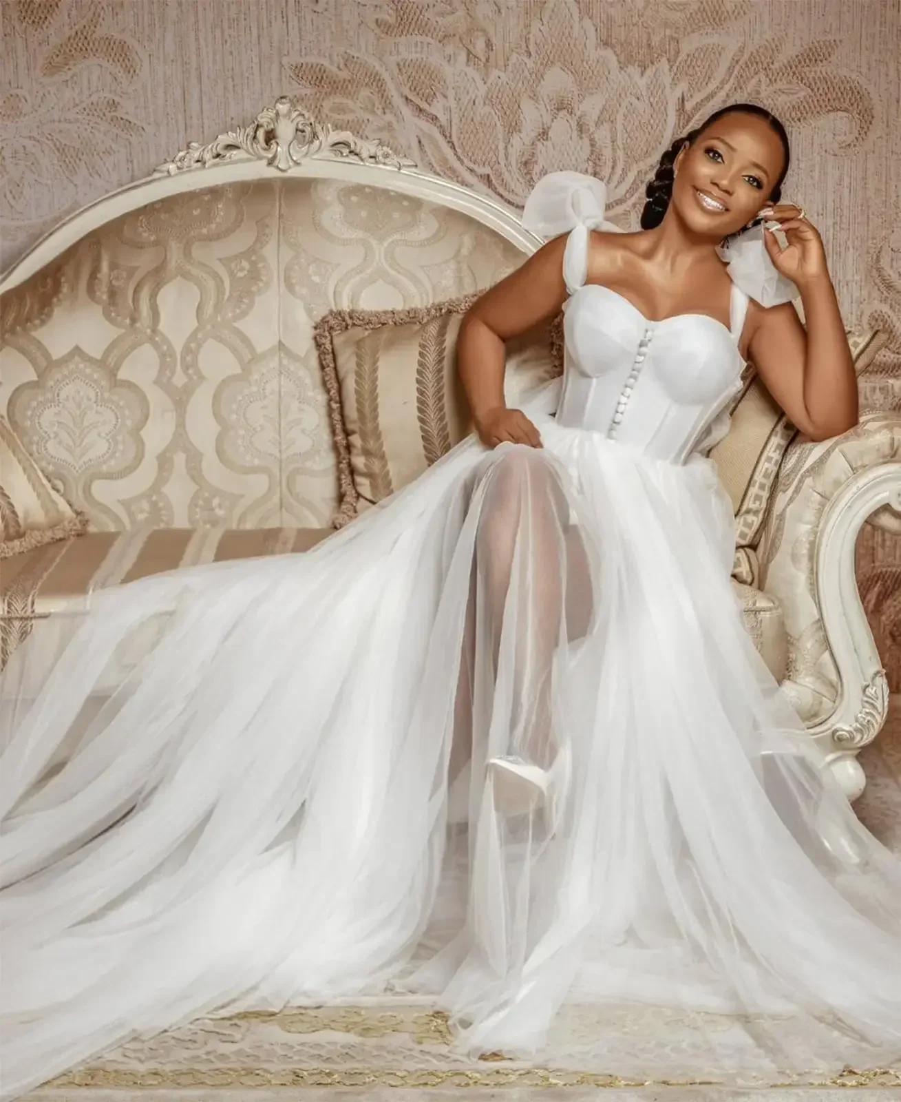 ชุดแต่งงานทรงเมอร์เมดแบบสั่งตัด ดีไซน์หรูหรา สายเดี่ยวแบบสปาเก็ตตี้ ผ้าทูลล์ ติดกระดุมด้านหน้า