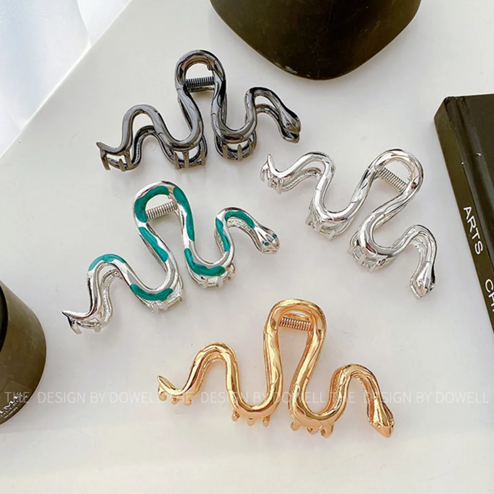 Large Snake Shaped Hair Claw Clip Metal Grab Wave Head Back Hair Clip Korean Hairpin Halloween Hair Accessories Women Pan Hair