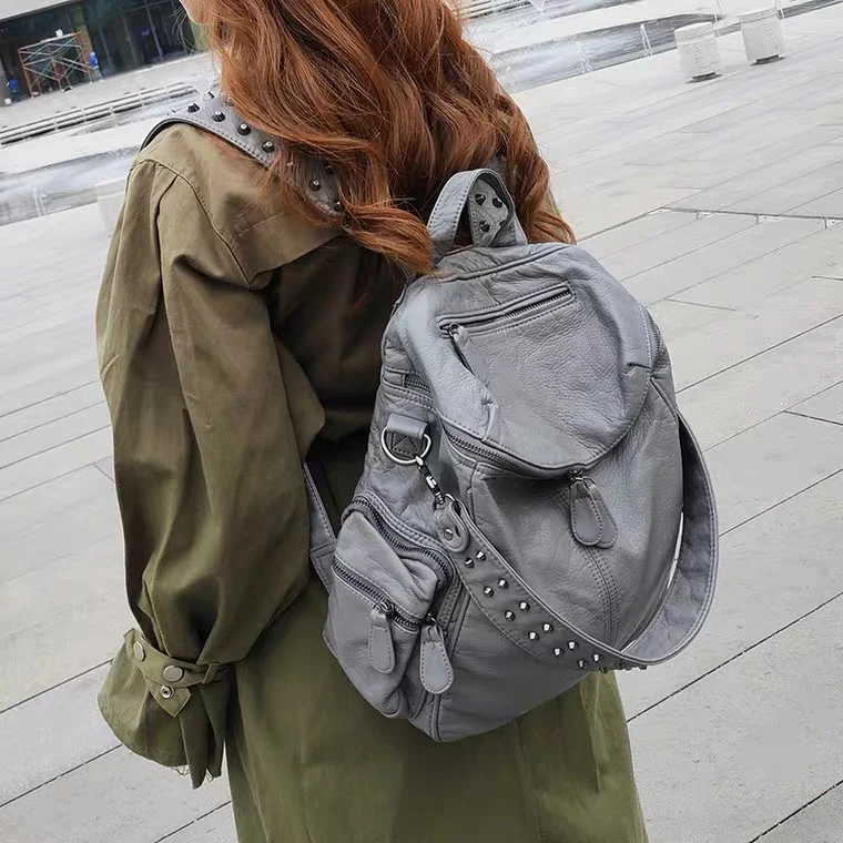 Hong Kong 2025 Nuova borsa a doppia spalla in pelle coreana Sle Rivet Bapa Borsa da viaggio di fascia alta da donna in nylon morbido Li...
