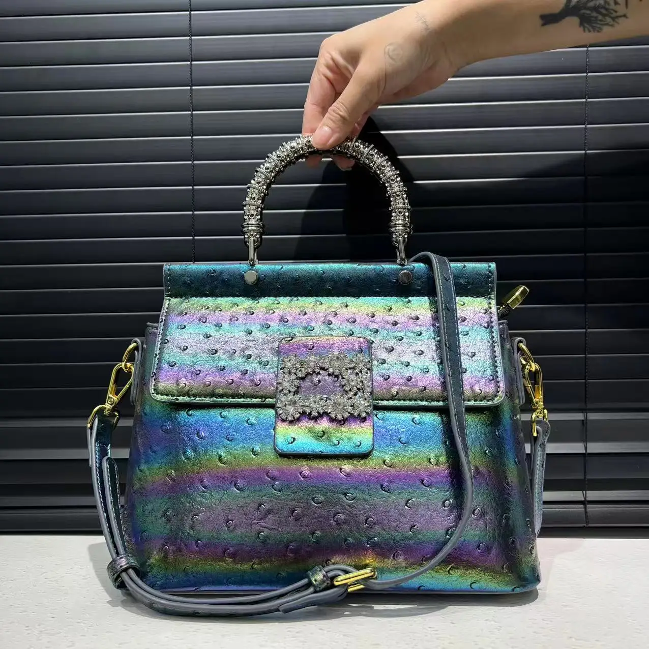 

New light luxury high-end handbag with camel pattern design, fashionable commuting and shopping dual-use women's crossbody bag