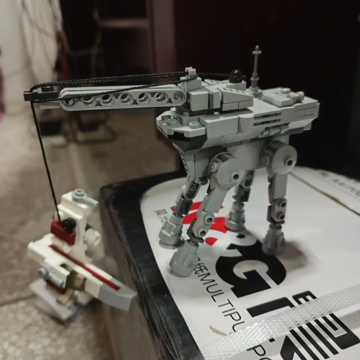 MOC اللبنات AT-AT ووكر كرين نموذج كوكب كلاش الخيال العلمي ماندالوريان البضائع لعبة بناء الأطفال مع 168 الطوب