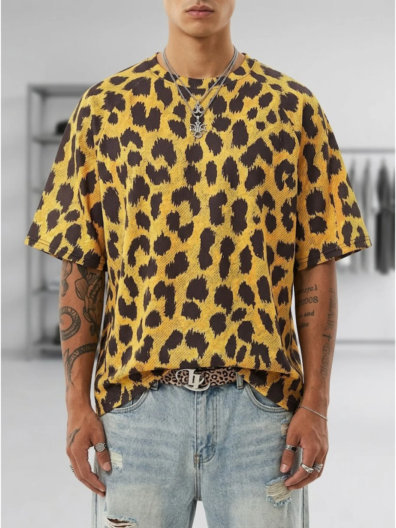 Retro Leopard Print Short Sleeved T-shirt Men's and Women's Contrasting Round Neck Loose Shoulder High Street Fashion Casual Top
