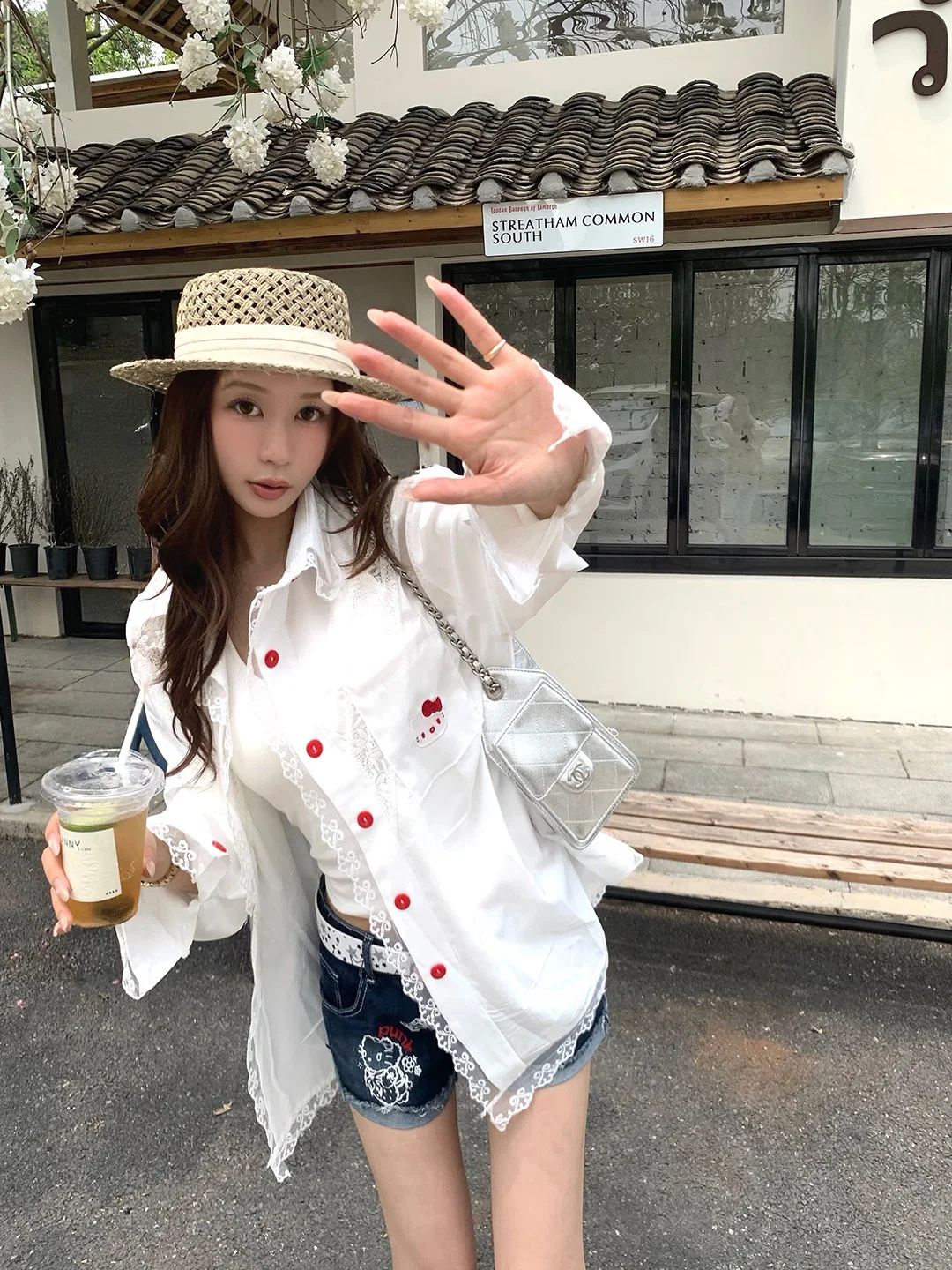 

Белая кружевная рубашка Xueke с вырезами в корейском стиле, свободная, с длинными рукавами, для защиты от солнца, повседневный стиль, из смесового хлопка