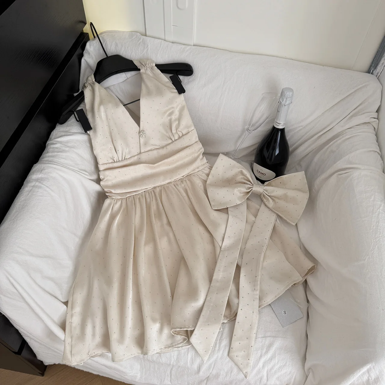 

Summer V-neck Halter Dress Women Fashion Diamonds Backless Mini Dresses with Bowknot Elegant A-line Birthday Party Ball Gown