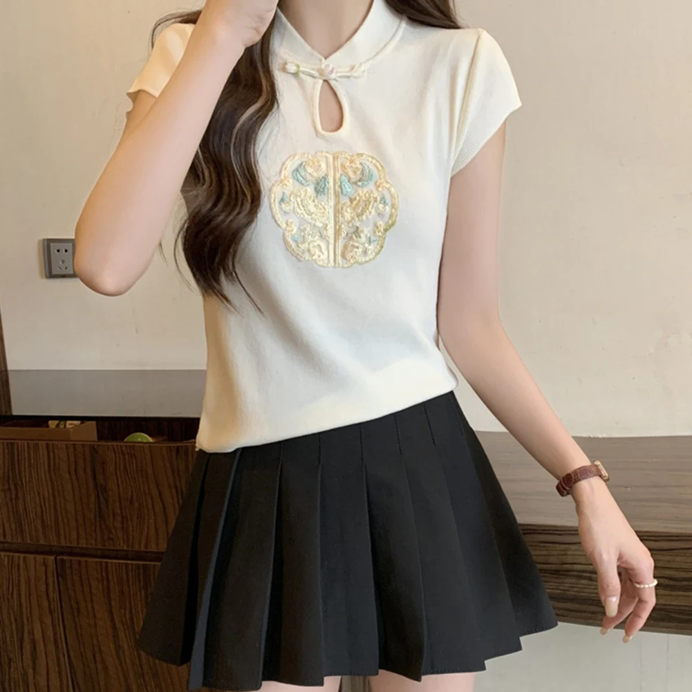 

Trendy Women\\'s Short Sleeve Top in Soft Ice Silk Material with Elegant Buttoned Hollow Feature for Casual Wear