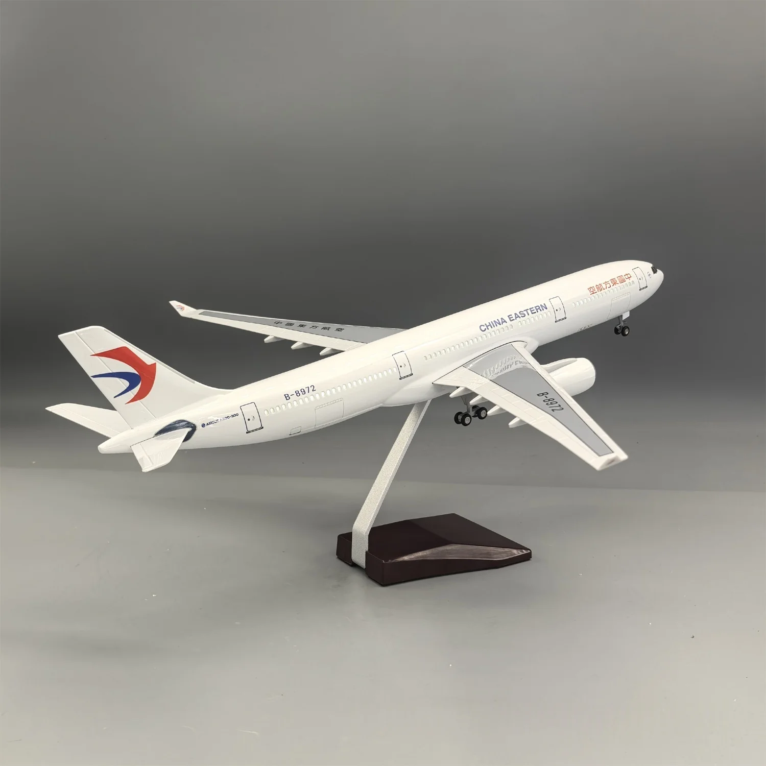 

Модель самолета в масштабе 1/135 A330, Китай, восточные воздушные пути, 47 см, литая под давлением модель самолета из смолы с коллекцией огней, подарок