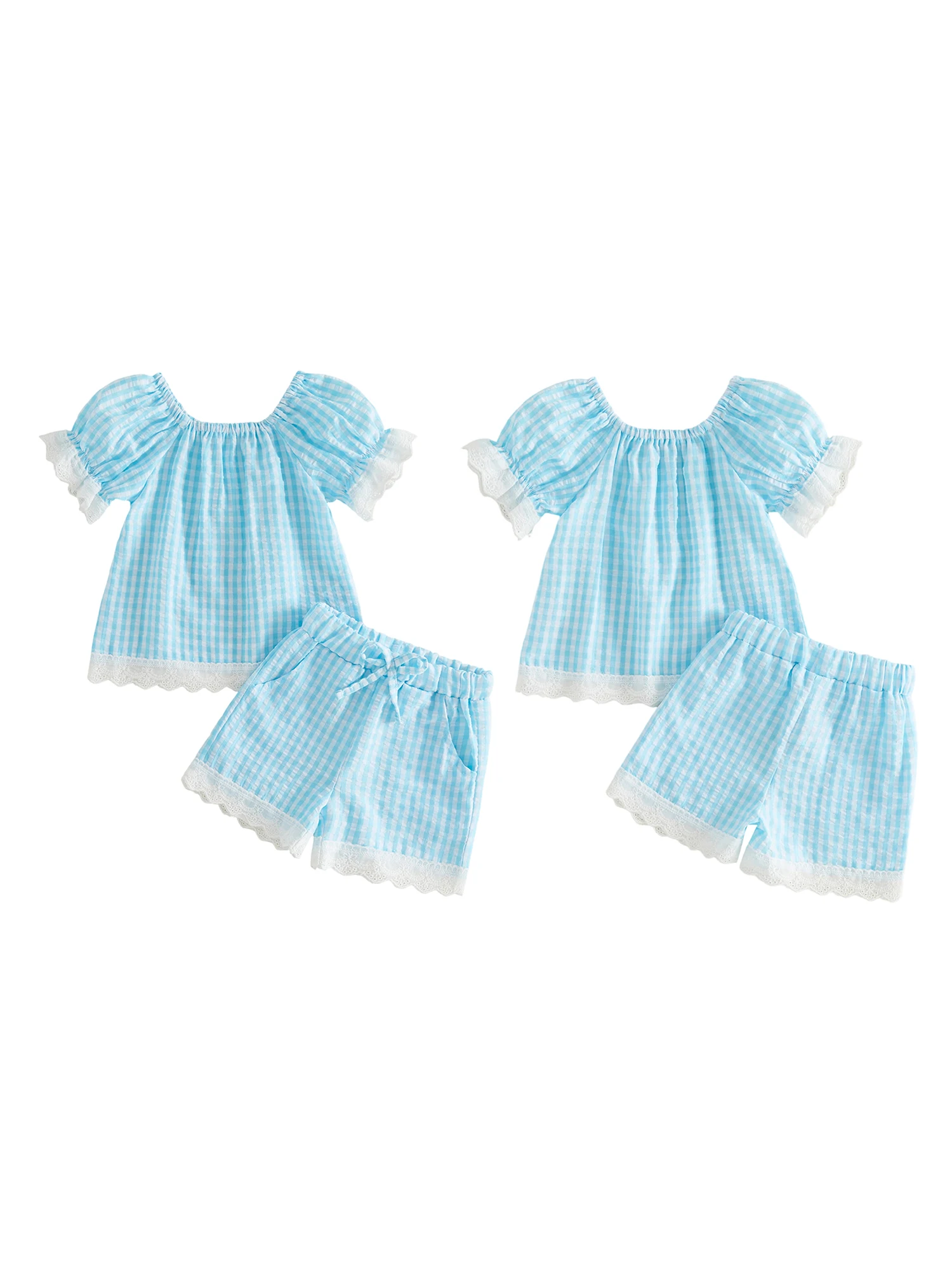 

Очаровательный комплект из клетчатых шорт для маленьких девочек с блузкой с короткими рукавами и нежной кружевной отделкой, а также подходящими шортами для стильного летнего образа.