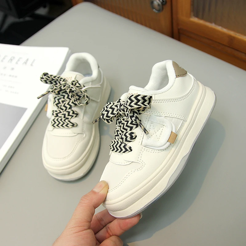 

2025 New Boys' and Girls' Flat Sole Kids Casual Sneaker Girls Sports Shoes Student Non Slip Striped Lace Up Little White Shoes