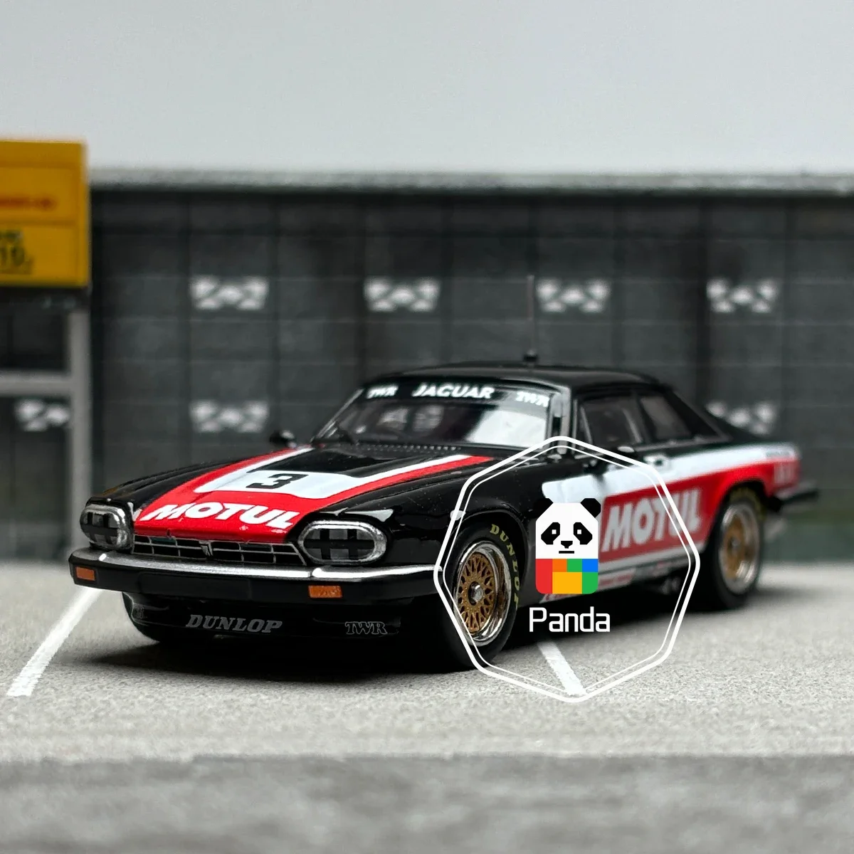 INNO models 1:64 JAGUAR XJ-STWR No.3 TEAM MOTUL simulation car model Ornaments Collectible Gifts Souvenir