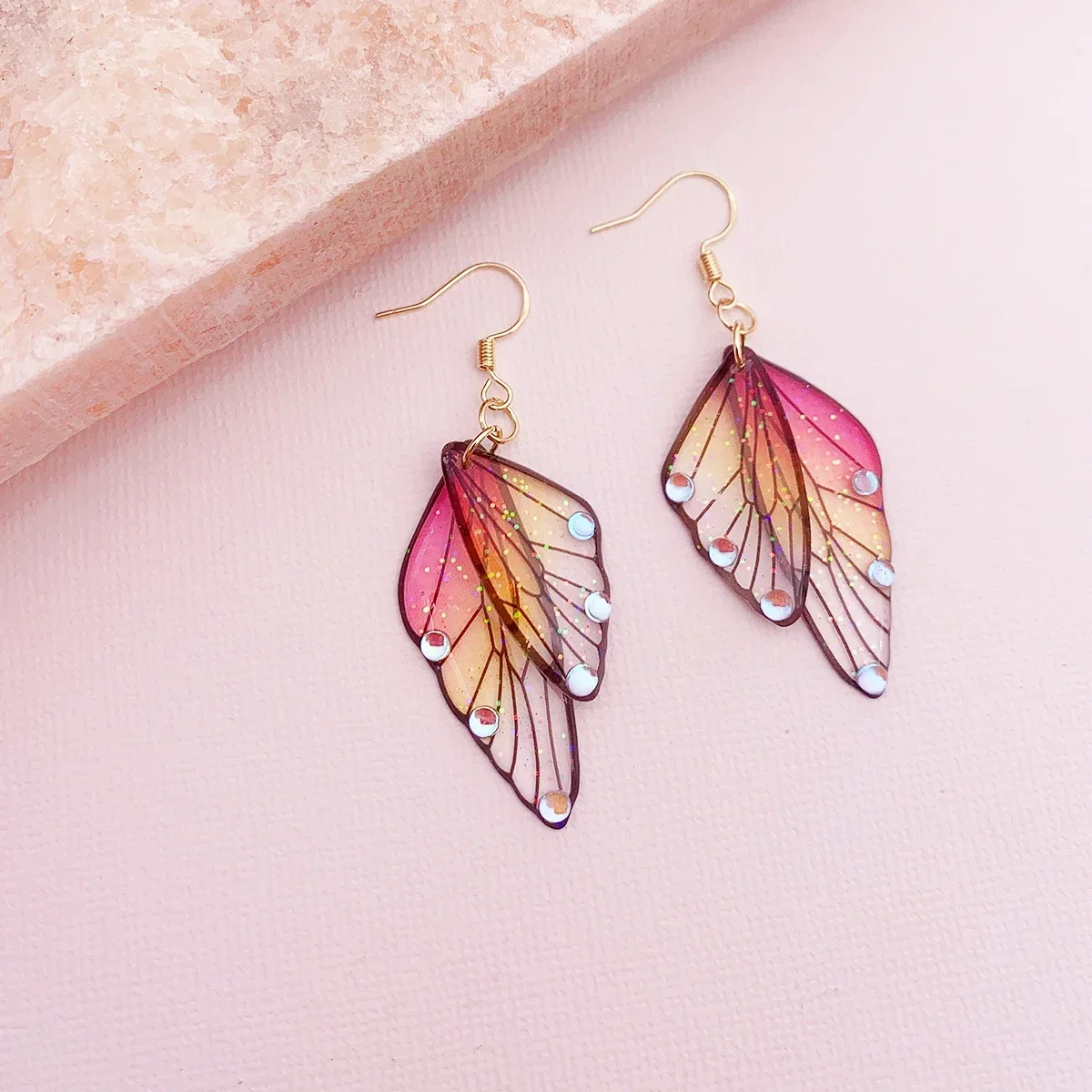 Minar Fairy Clear Gradient Color Resin Wings Dangle Earrings für Damen Großhandel Kupfer Strass Schmetterlingsanhänger Ohrring