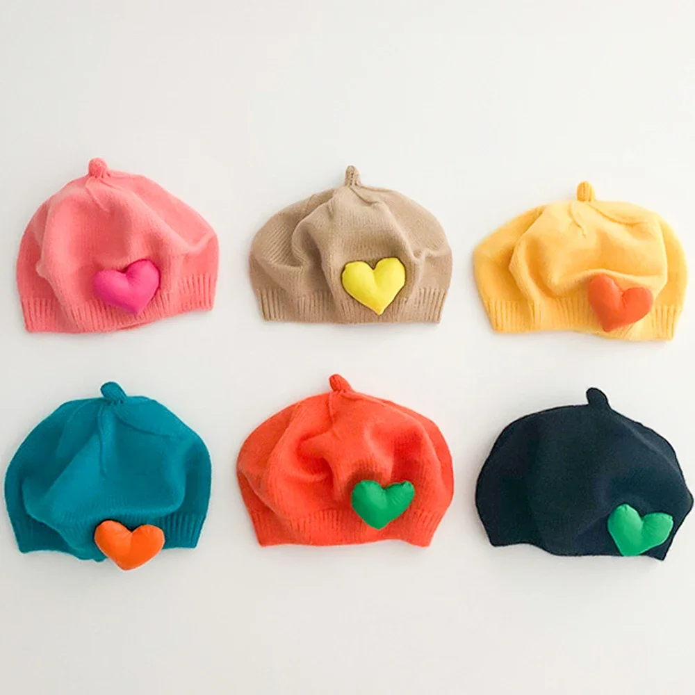 Boina de punto de estilo coreano para niñas, accesorios para el cabello, gorro de punto con patrón de corazón grande, sombrero de pintor para recién