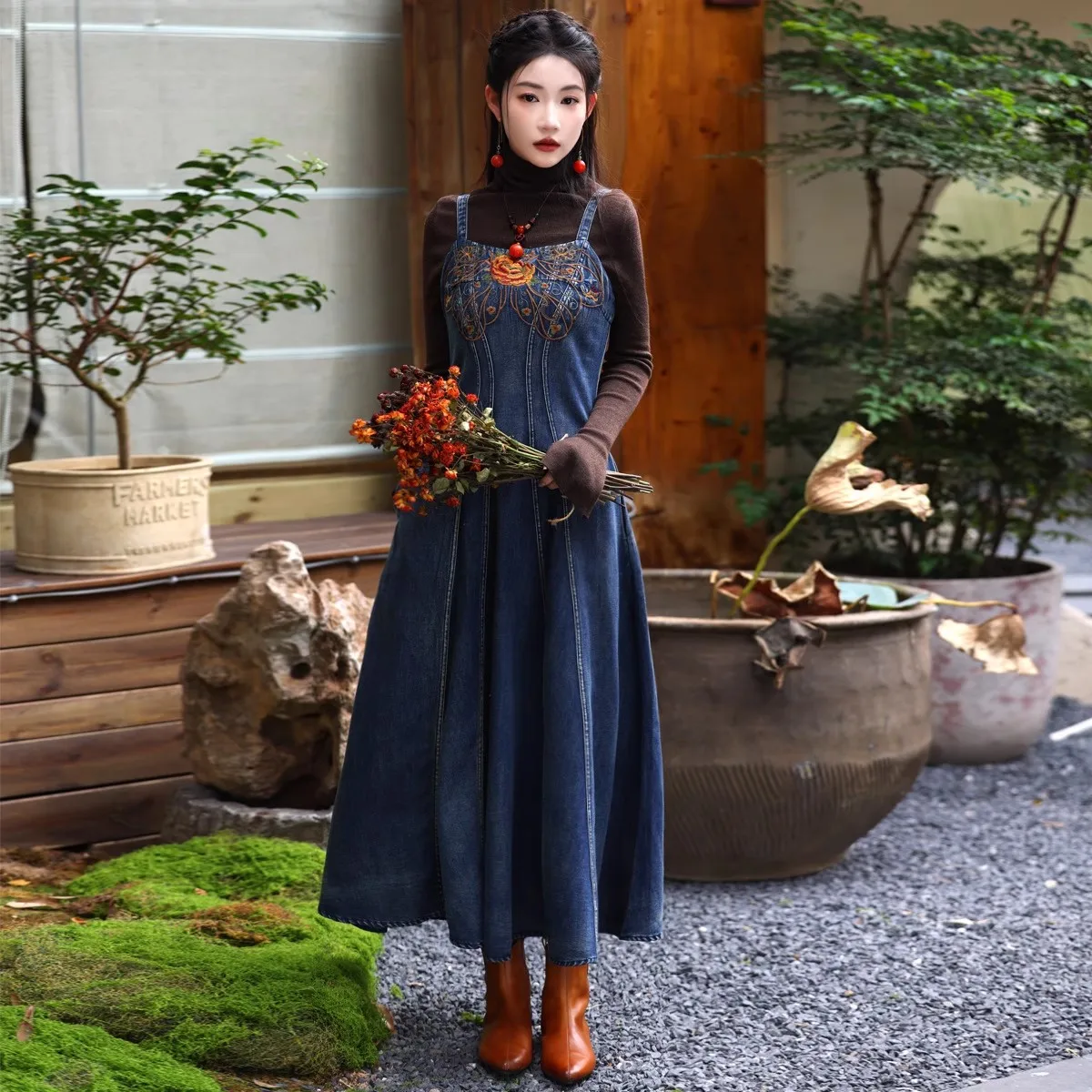 

TIYIHAILEY Sleeveless Dress Vintage Women Long Mid-Calf Summer Autumn Denim M-3XL Chinese Style Embroidery Laidies Clothing