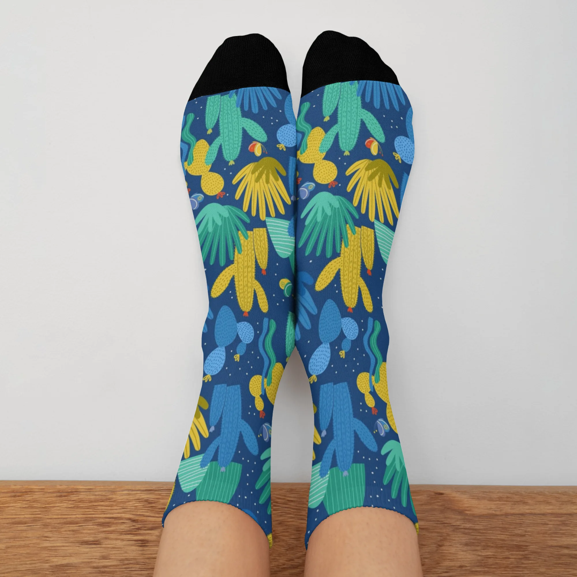 

Темно-синий фон с экзотическим рисунком кактуса, новинка, забавные мужские носки в стиле Харадзюку, повседневные носки в стиле ретро, счастливый подарок