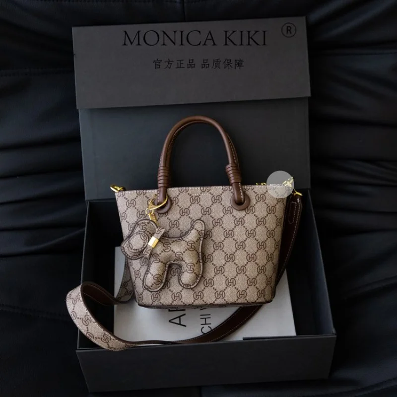 

Popular Crossbody-Bag For Women In Soft Leather, Adjustable Strap And Inner Pockets, Lightweight And Comfortable For