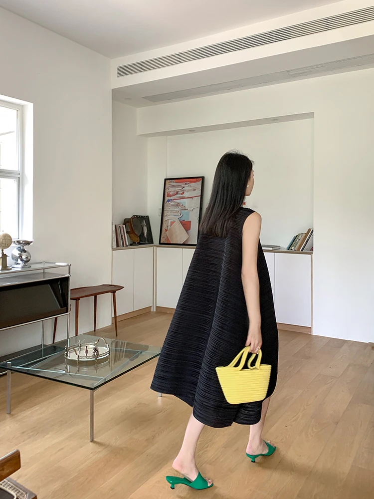 Miyake Plissierte Damenkleider Lose Übergröße Hochwertige Eleganz Ärmellos Mittellanger Rock Frühling 2025 Neu – Detail 18