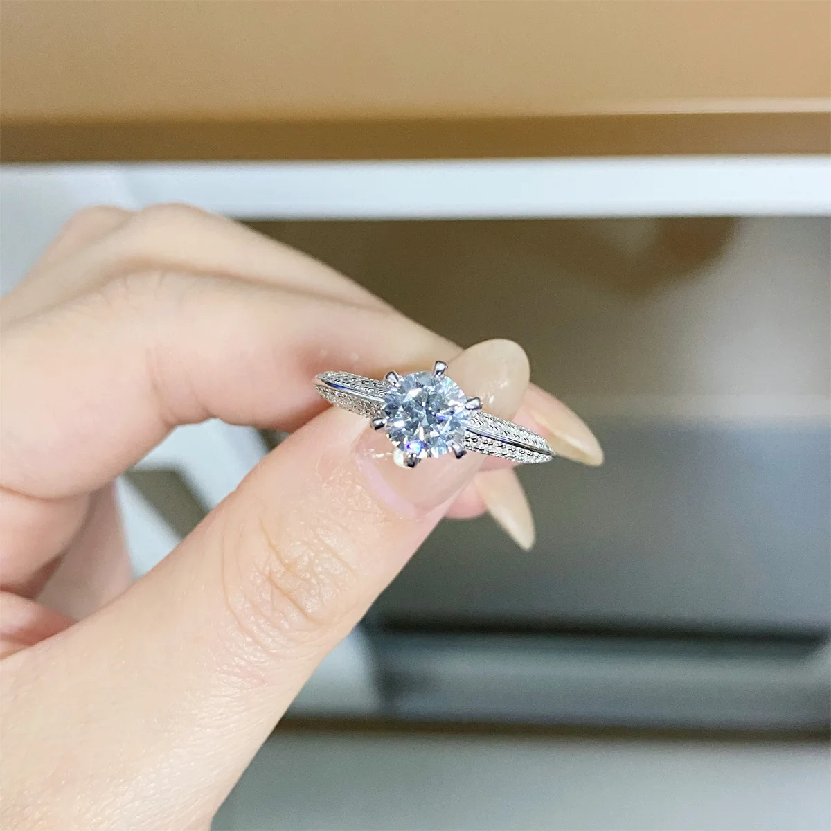 

Кольцо из стерлингового серебра S925 с моссанитом, женское роскошное кольцо с классической шестикрапковой закрепкой, инкрустированное моссанитом Seiko D-цвета.