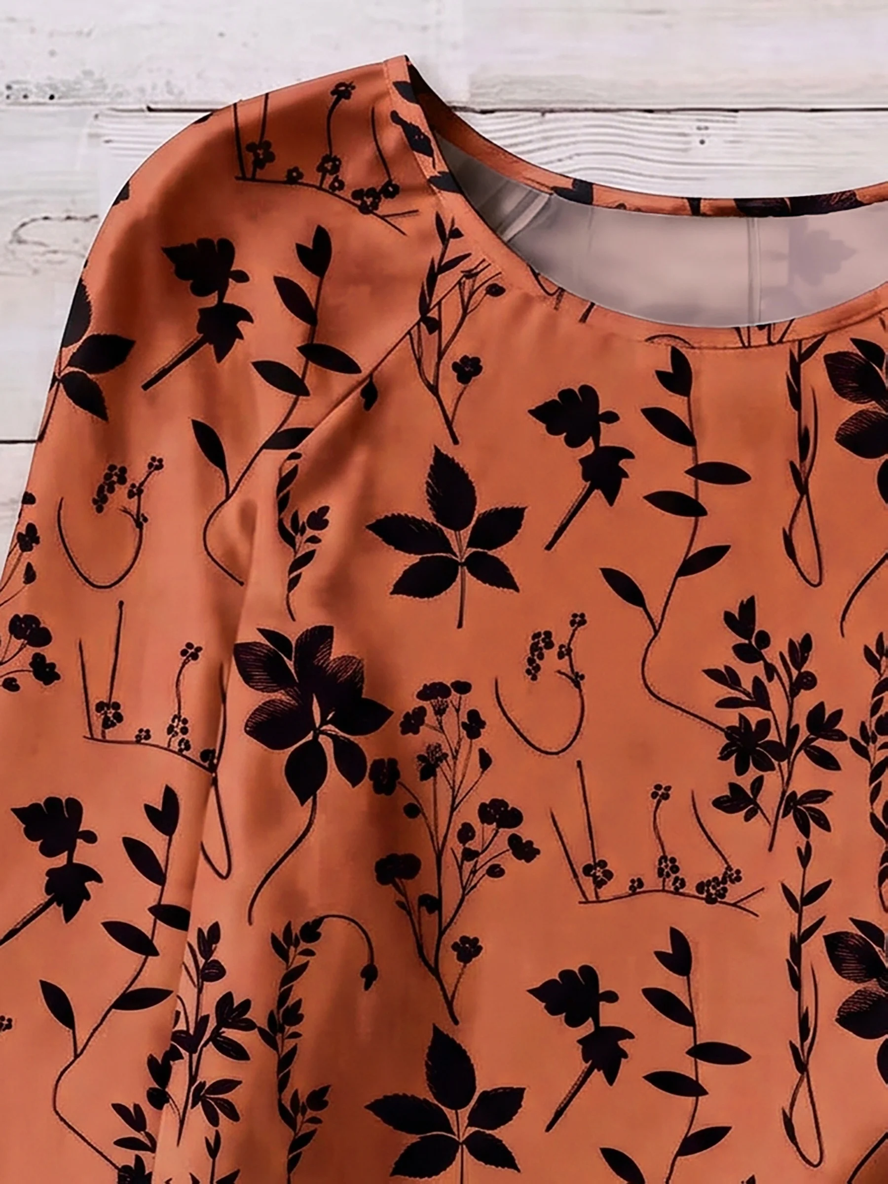 Stilvolle Bluse in Übergröße mit Blumenmuster für mühelose Alltags-Eleganz – Detail 3