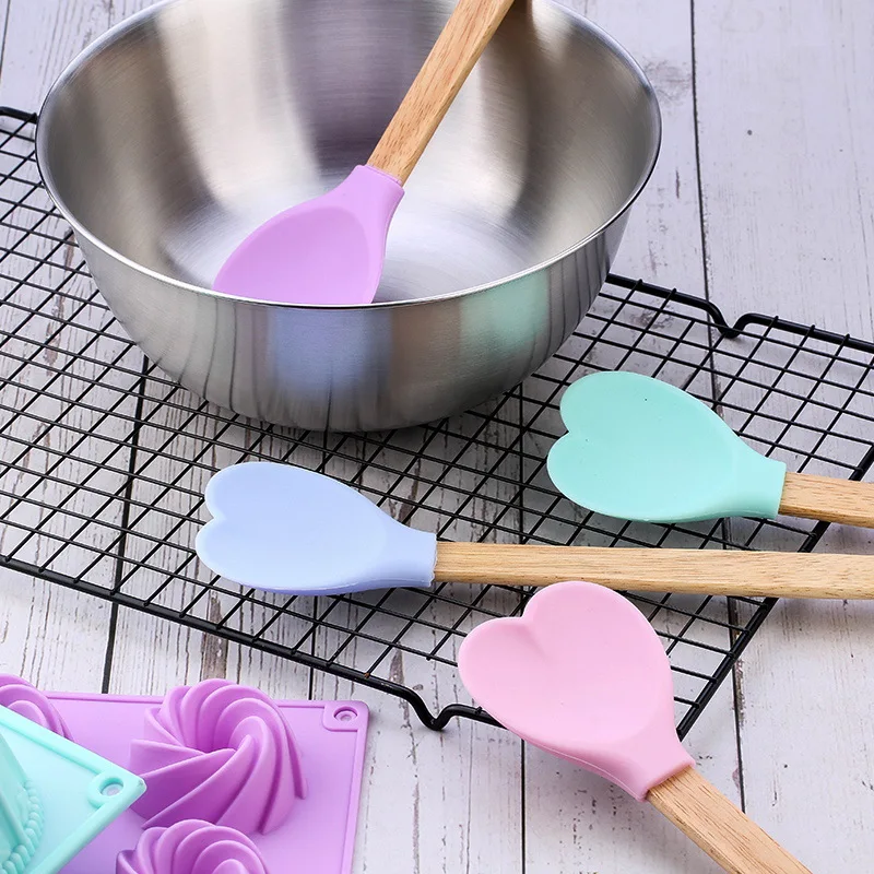 Heart-Shaped Silicone Stirring Spoon Ice Cream Scoop with Wooden Handle Heat Insulation Nonstick Baking Stick Kitchen Accessorie