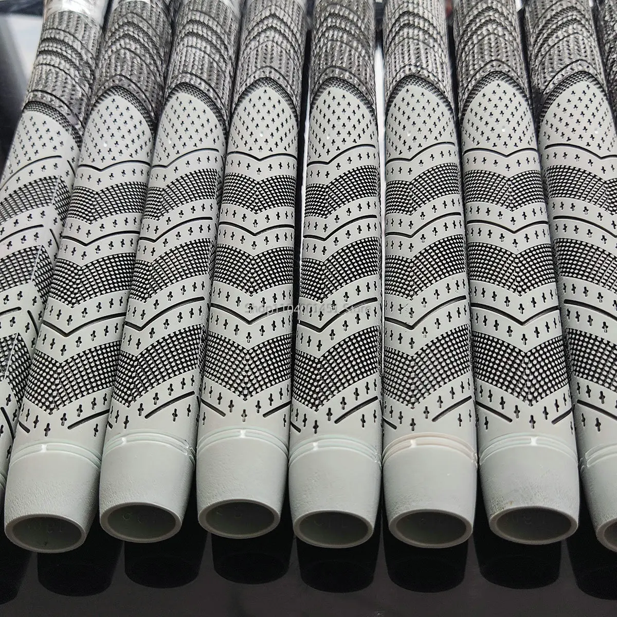 Grey MCC PLUS 4 Golf Grip Rubber Golf Grips Cotton Yarn Golf Club Grips Iron and Wood Standard/Midsize Grip Universal