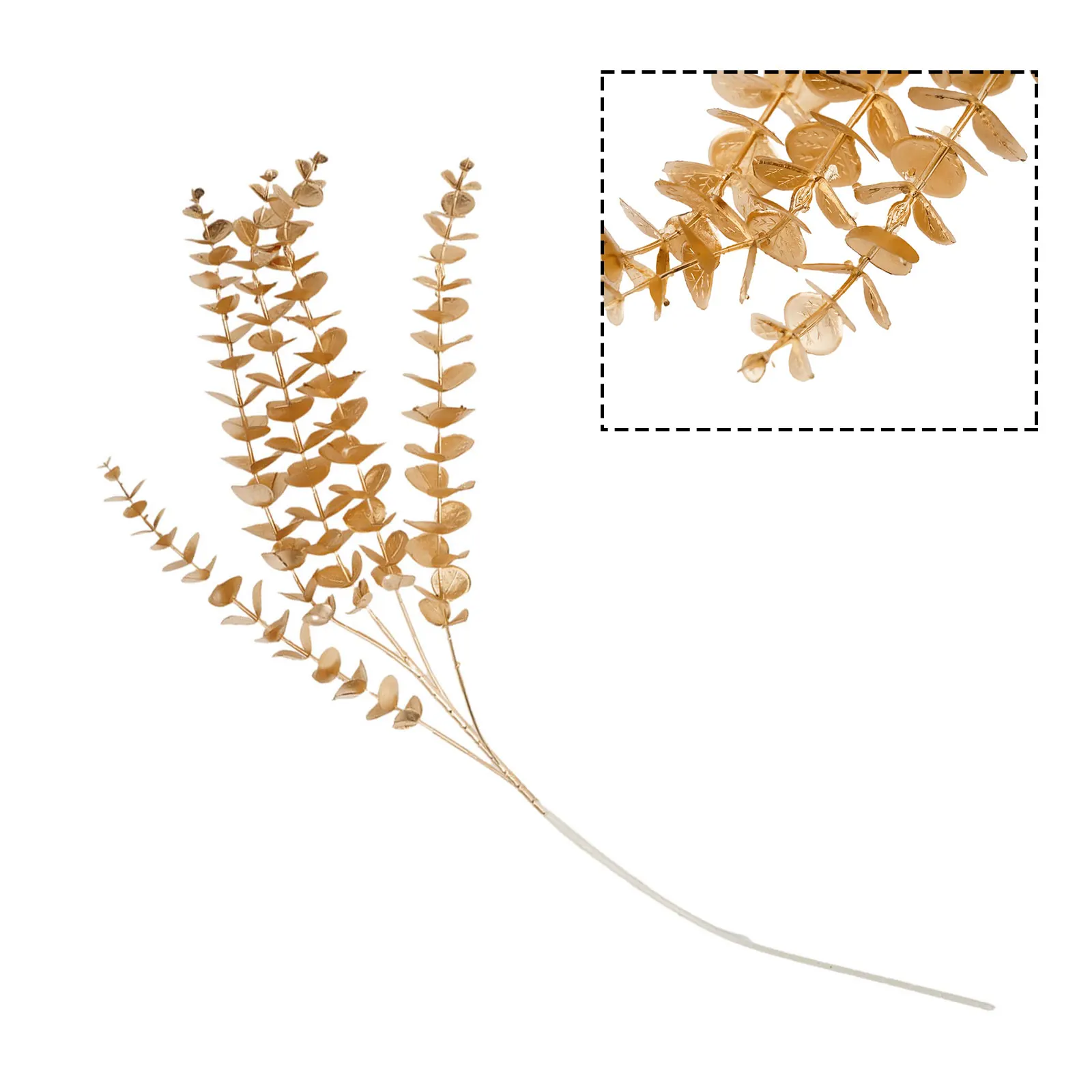 장식용 꽃꽂이 재료로는 모조 황금 유칼립투스 은행잎과 플라스틱으로 만든 금색 부채잎을 사용합니다.