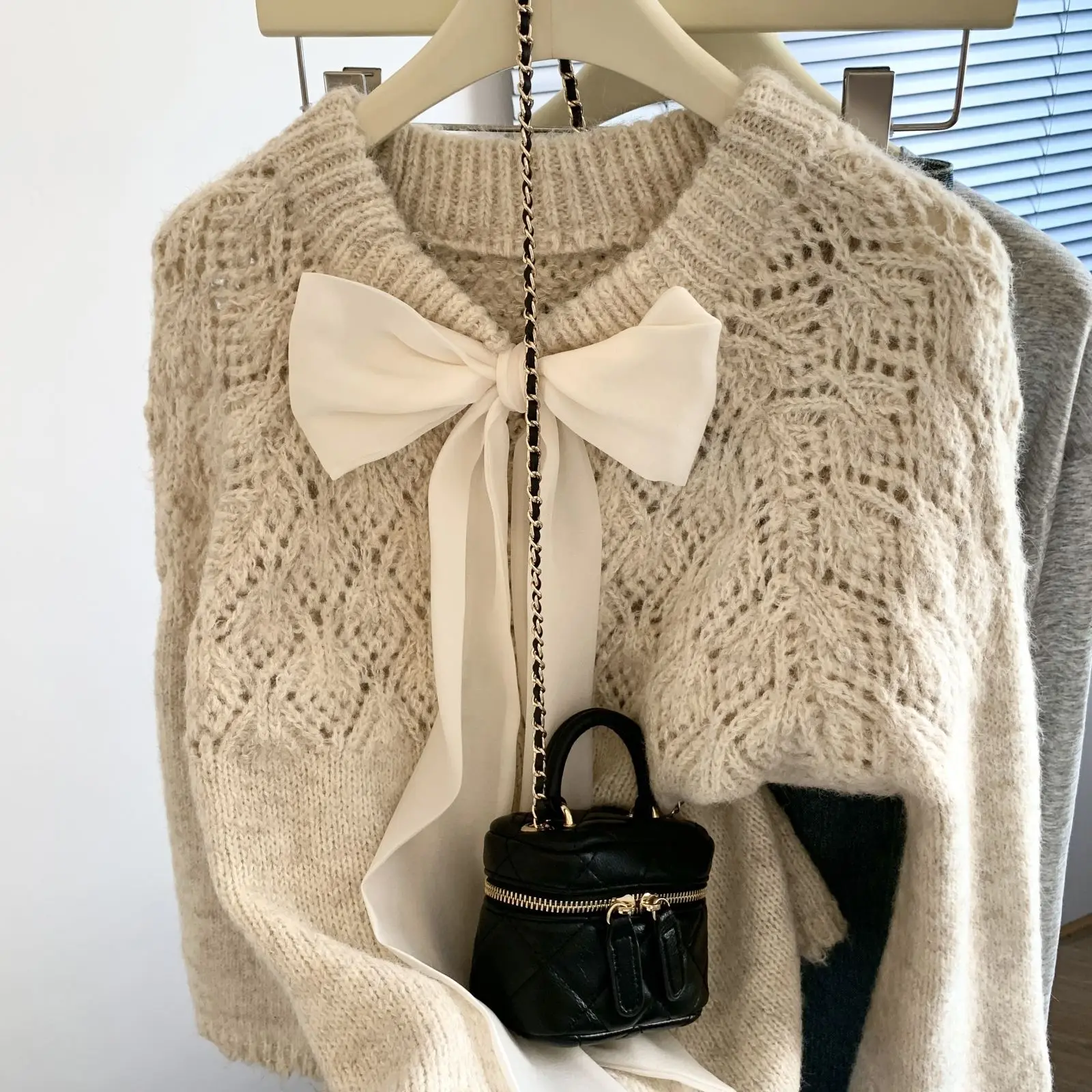 Design Sense Niche Hollow Long-sleeved Knitted Sweater Women's 2026 Autumn Style Chic Sweater Women's Bow Top Women