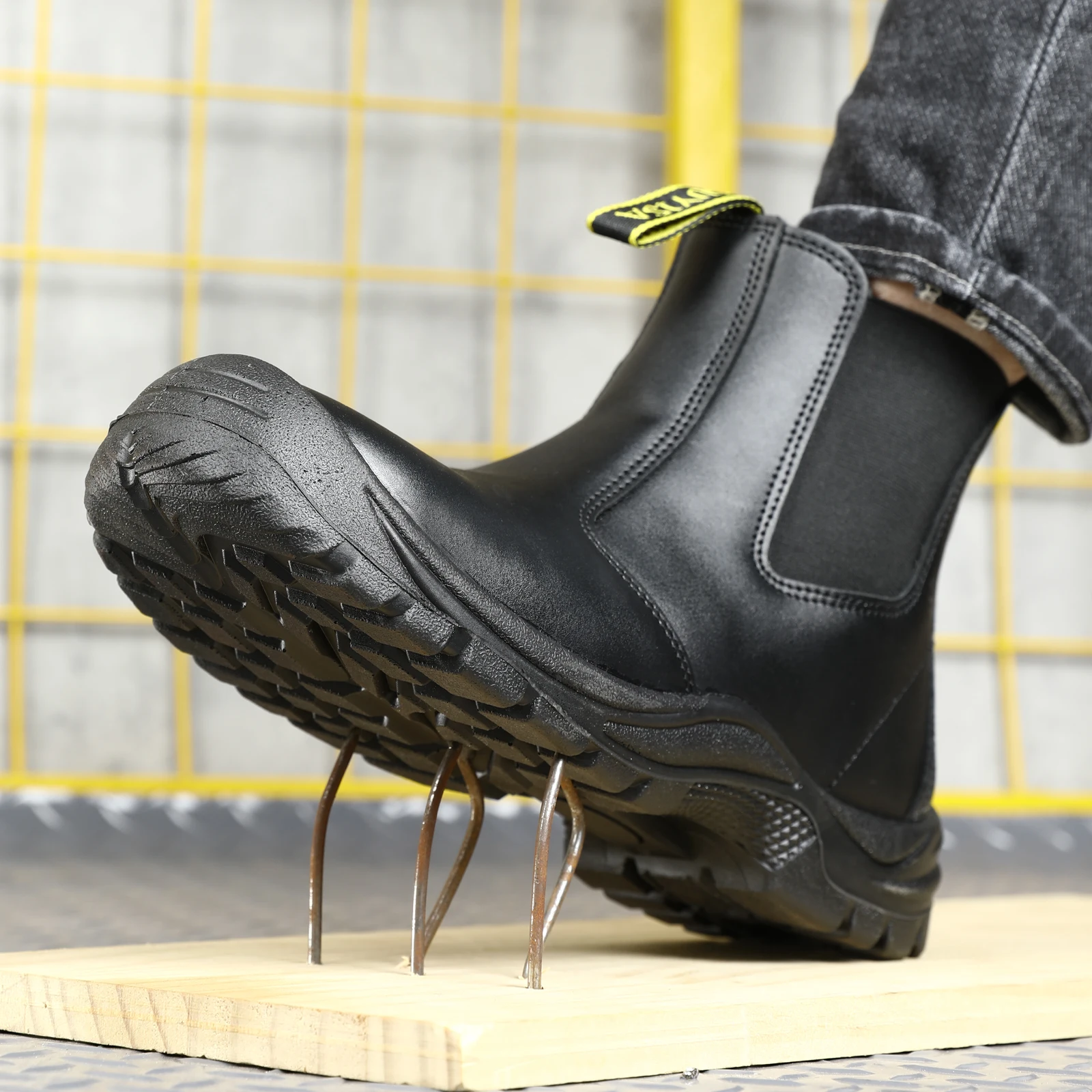 Men's work shoes are shockproof, puncture resistant, lightweight for all seasons and anti-static