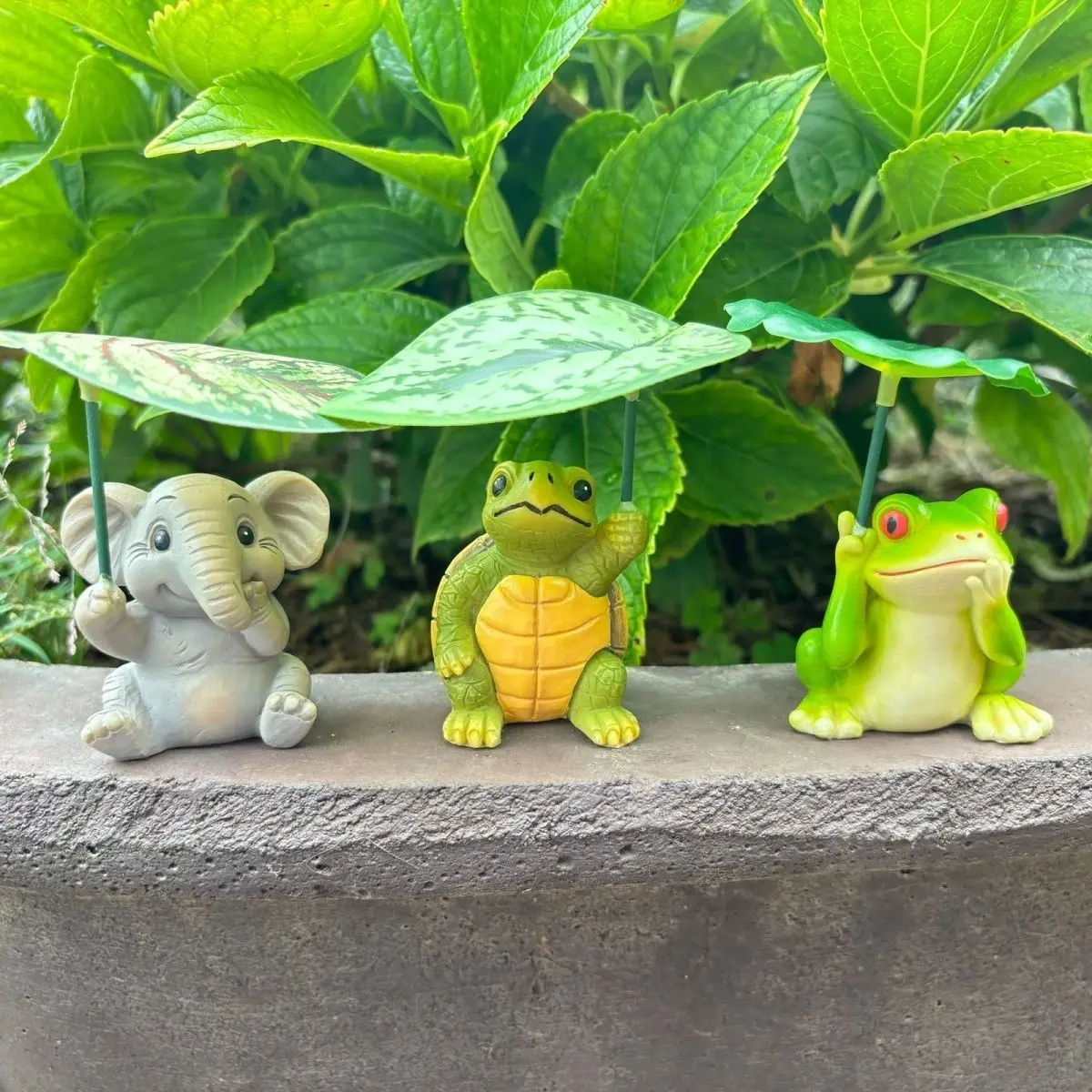 

Cute Animal Figurine with Lotus leaf Umbrella Decorative Outdoor Resin Statue Miniature Fairy Garden Flowerpot Ornaments 3 Packs