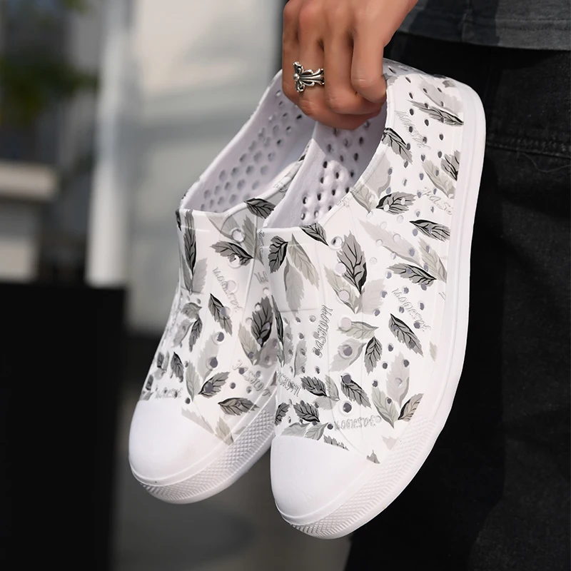 Designer Sandals EVA Beach Summer Sandal for Men Holey Breathable Shoe Men Garden Sandal Graffiti Outdoor Casual Shoes for Men - Image 2