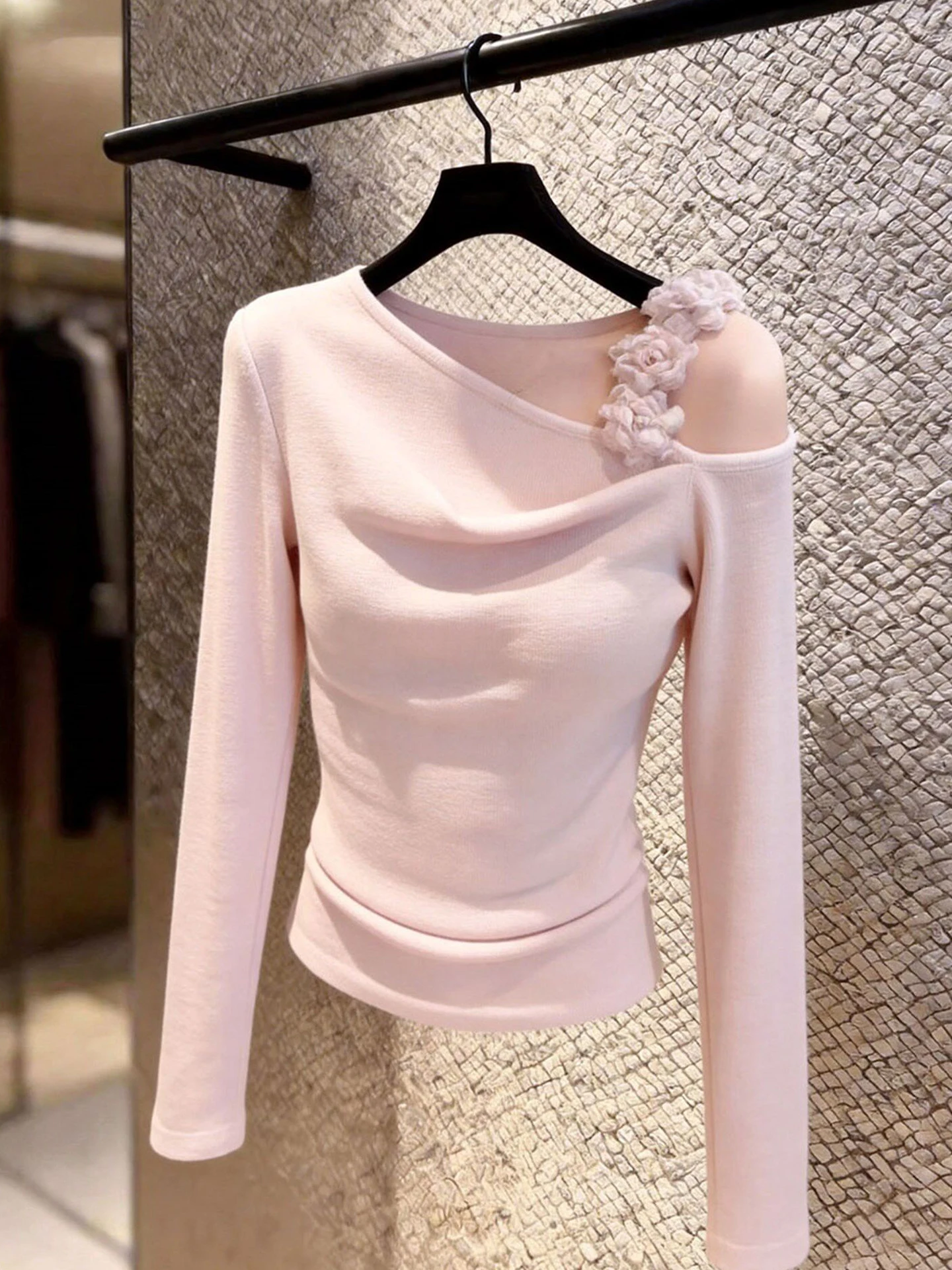 

Sweet Youthful Knitted Top Shoulder Bared 3D Flower Design Long Sleeve Women's Spring Fashion Gentle Style Commute Style Kore...