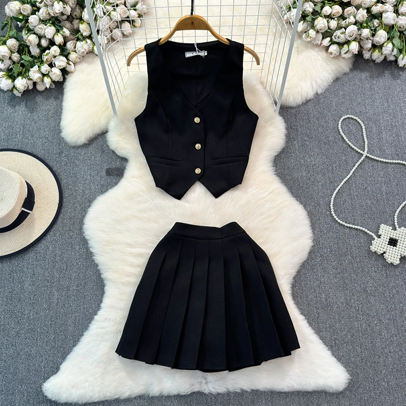 NOVEDAD DE VERANO 2021, traje pequeño de estilo fragante con cuello en V y hebilla de Metal, chaleco + Falda corta plisada, conjunto de dos piezas liso y elegante para mujer